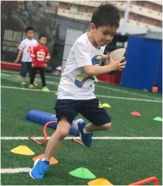 嗯哼俯卧撑,嗯哼做俯卧撑视频