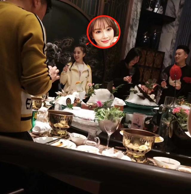 李小璐穿搭少女味十足,李小璐一袭黑裙嘻哈范儿十足