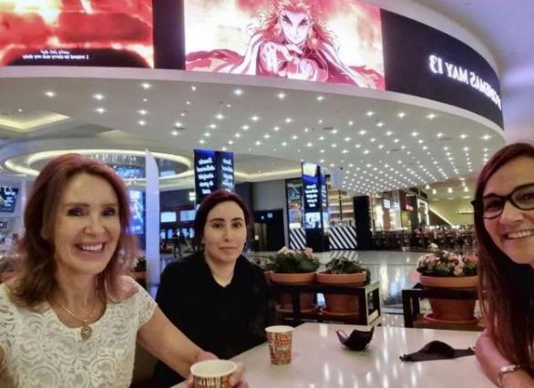 迪拜王妃哈雅与丈夫恩爱,迪拜王妃哈雅离婚成功