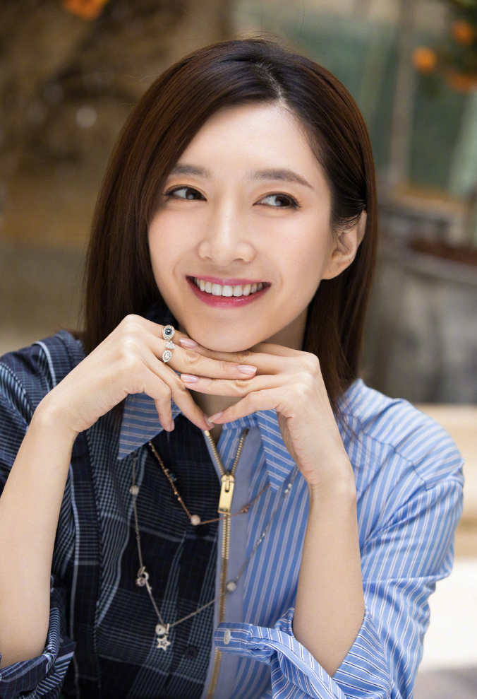 施华洛世奇项链是不是全是水晶 (施华洛世奇的首饰都是什么材质)