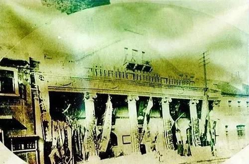 闈掑矝鎴忛櫌,闈掑矝浜哄績涓殑鎴忛櫌