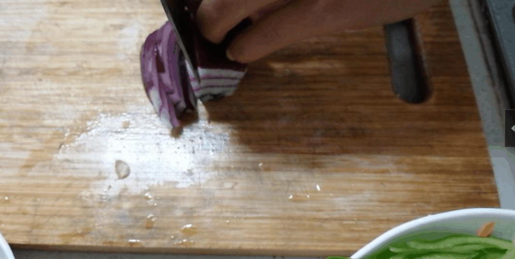 炒面不粘锅的技巧教你一招,做炒面酱油粘锅怎么办