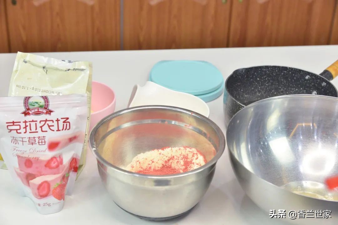 「香兰教程」熬糖版牛轧糖，这样做的牛轧糖好像草莓味的云朵