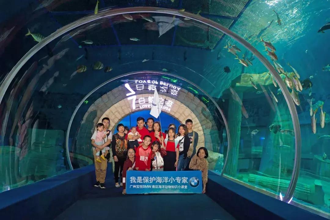 世上只有妈妈好有宝马宝悦呵护的孩子像个宝