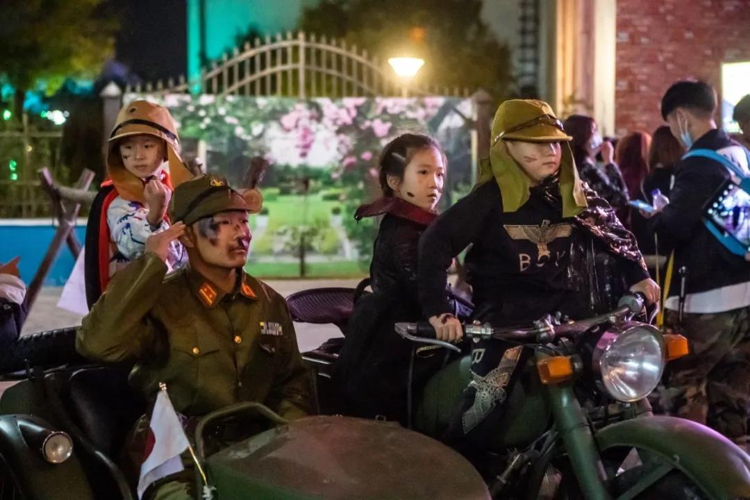 天津欢乐谷外面图片,天津欢乐谷2021万圣节灯光秀