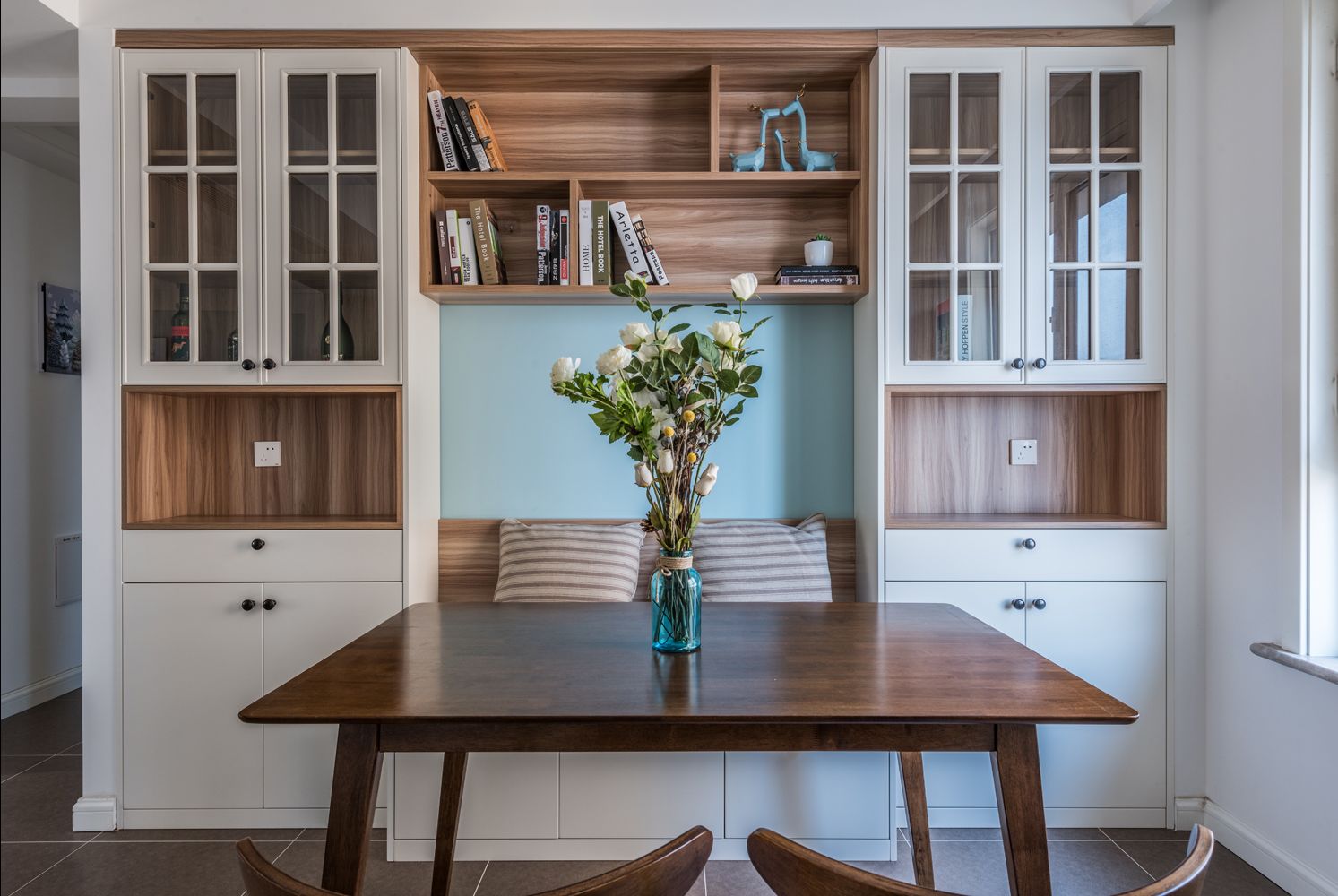 小餐厅餐边柜餐桌一体设计,餐厅小做了餐边柜餐桌怎么设计