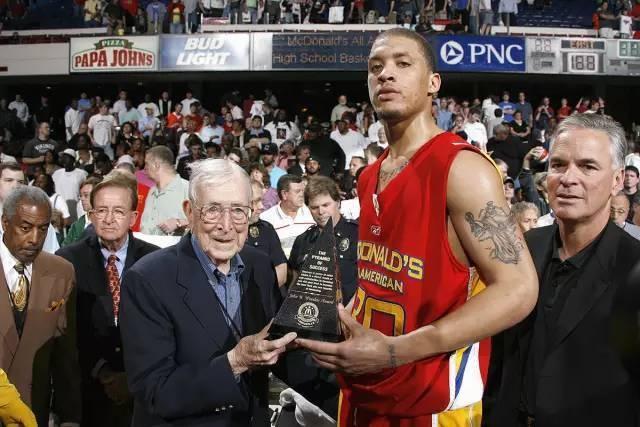 08第一顺位比斯利,比斯利热火新秀合同