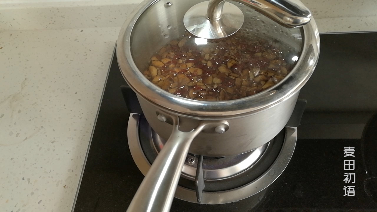 做枣糕把鸡蛋打发会不会更松软,枣糕王松软香甜的红糖枣糕做法