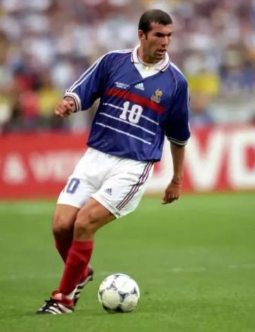 外星人罗纳尔多和梅西谁厉害,外星人罗纳尔多和齐达内