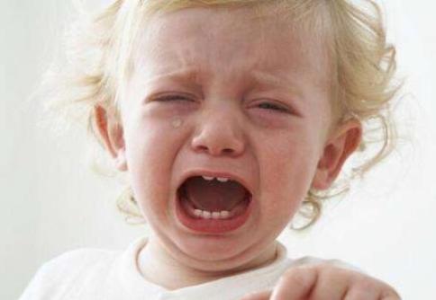 15岁女孩一吃糖满口牙疼什么原因,四五岁的小孩吃糖导致牙疼怎么办