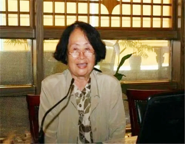 傅作义的女儿，曾为和平解放北平立下了大功，建国后结局怎样