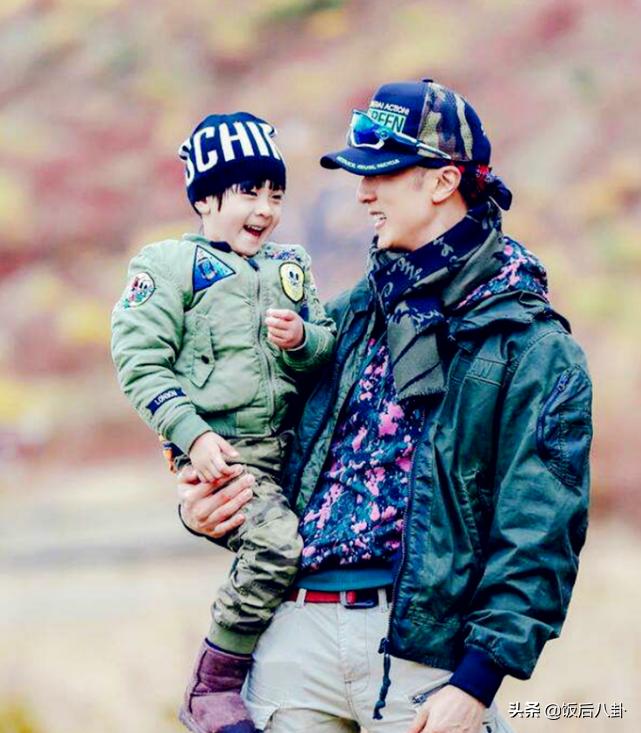 吴尊儿子写真图片,吴尊带儿子与偶像max合影