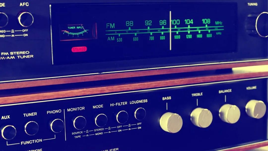 优质声线的PK，各大企业都上线播客平台，下一波走红将是中文播客