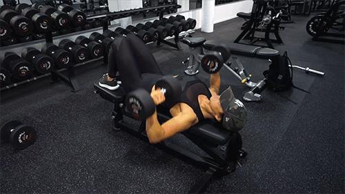 增肌和力量举训练的区别,力量举训练可以把肌肉练大吗