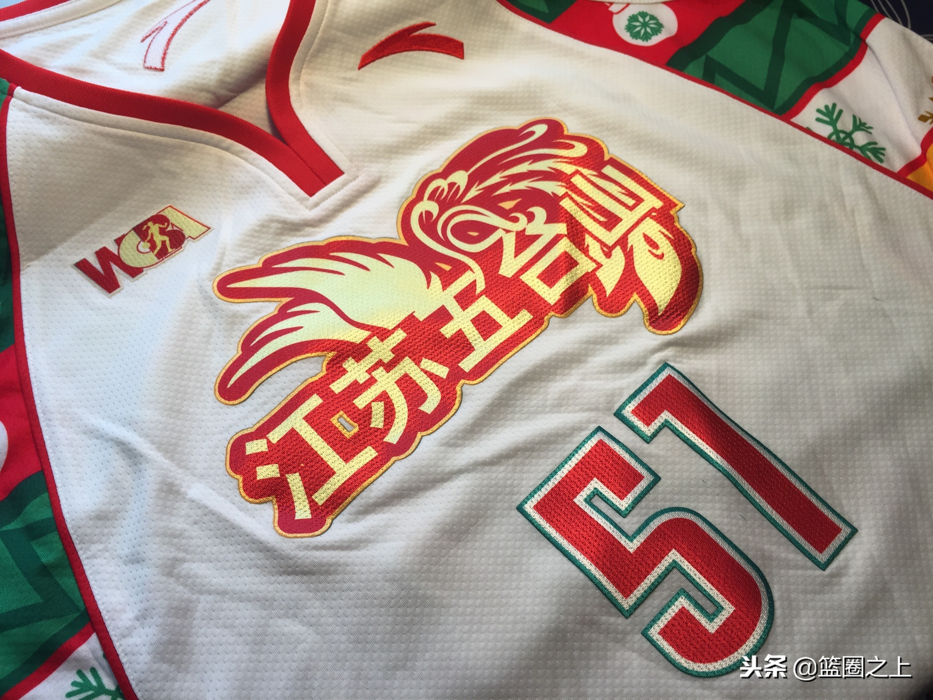 真是美如画,女篮球员好看的球衣