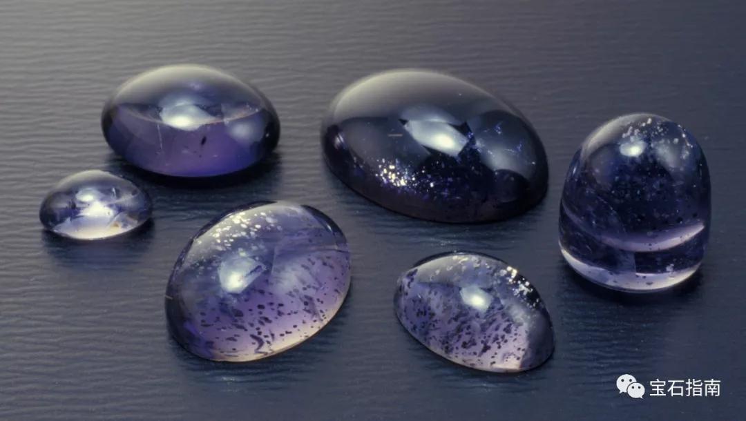 坦桑石和堇青石怎么区分,坦桑石祖母绿和蓝宝石哪个好