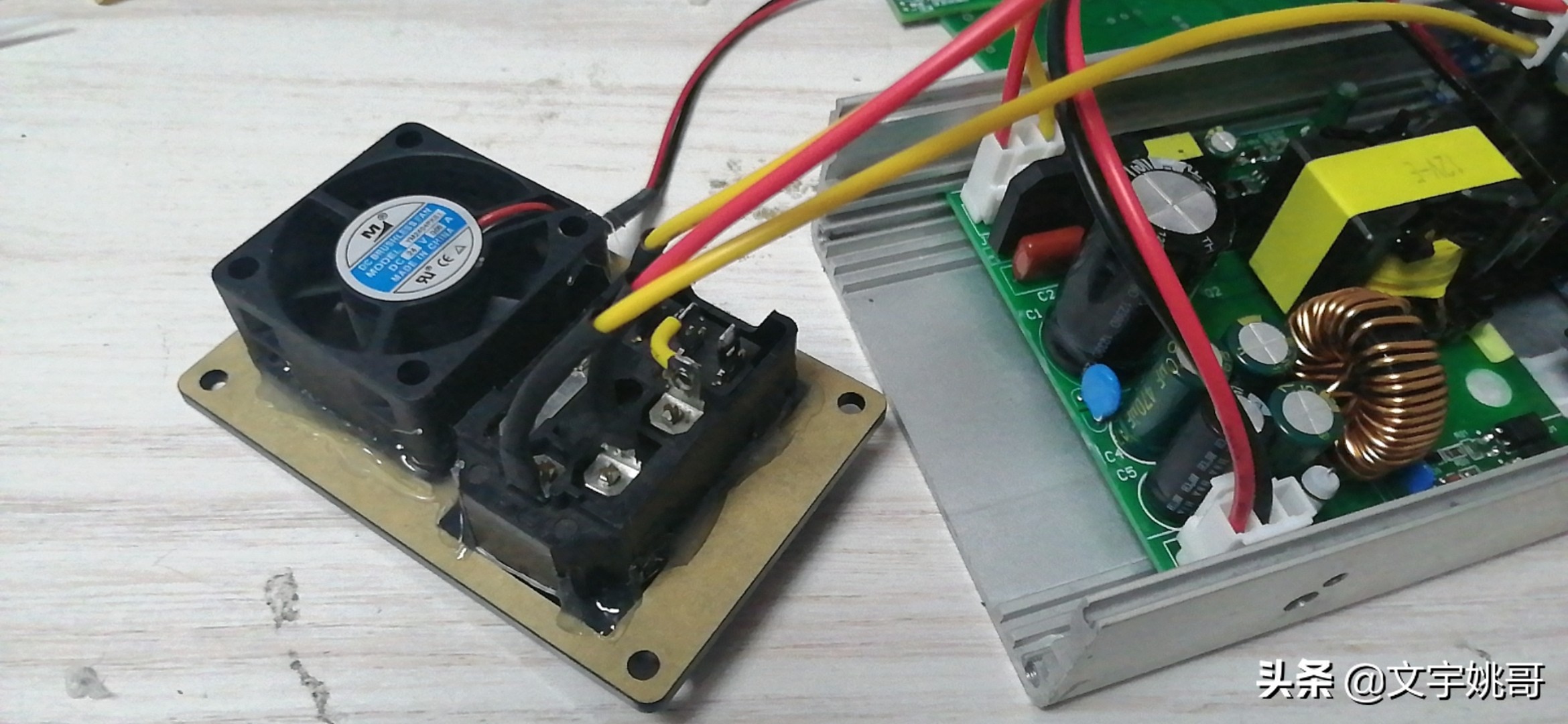 还在玩T12吗?快来看看用WY710高频烙铁主板组装台高性能高频烙铁