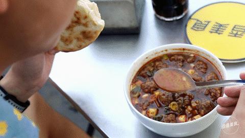 一条街上好几家面馆还能开吗,一条街上开一样的店叫做什么