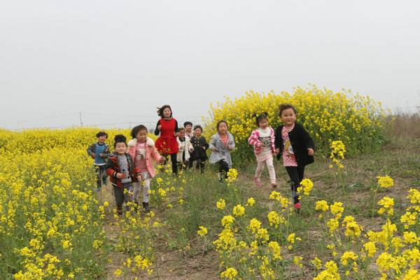 旅行是孩子成长中重要的教育方式,亲子旅行让孩子更独立