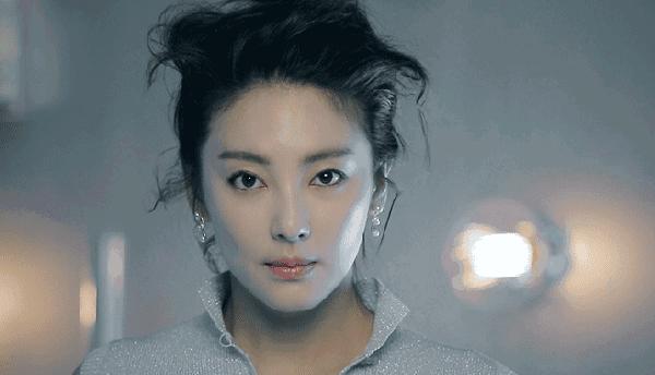 张雨绮雨化田,张雨绮撑伞