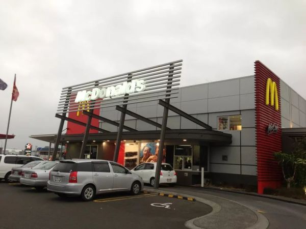 新西兰开一家麦当劳，年收入竟达1000万纽币，比中彩票还高，了解一下？