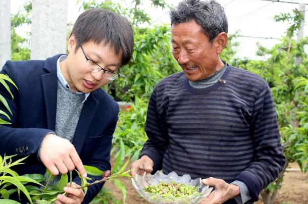 中国*产党共**创办的第一所高等学府，以城市名字命名，孙中山、毛*东泽**直接关怀！