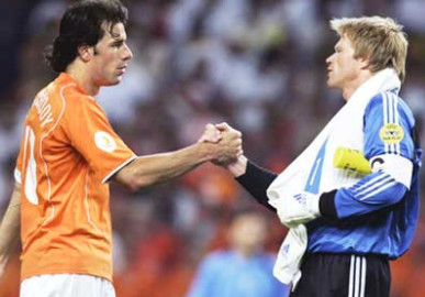 真实“吃鸡”?法国一球员裆部被咬,“肇事球员”竟遭5年禁赛