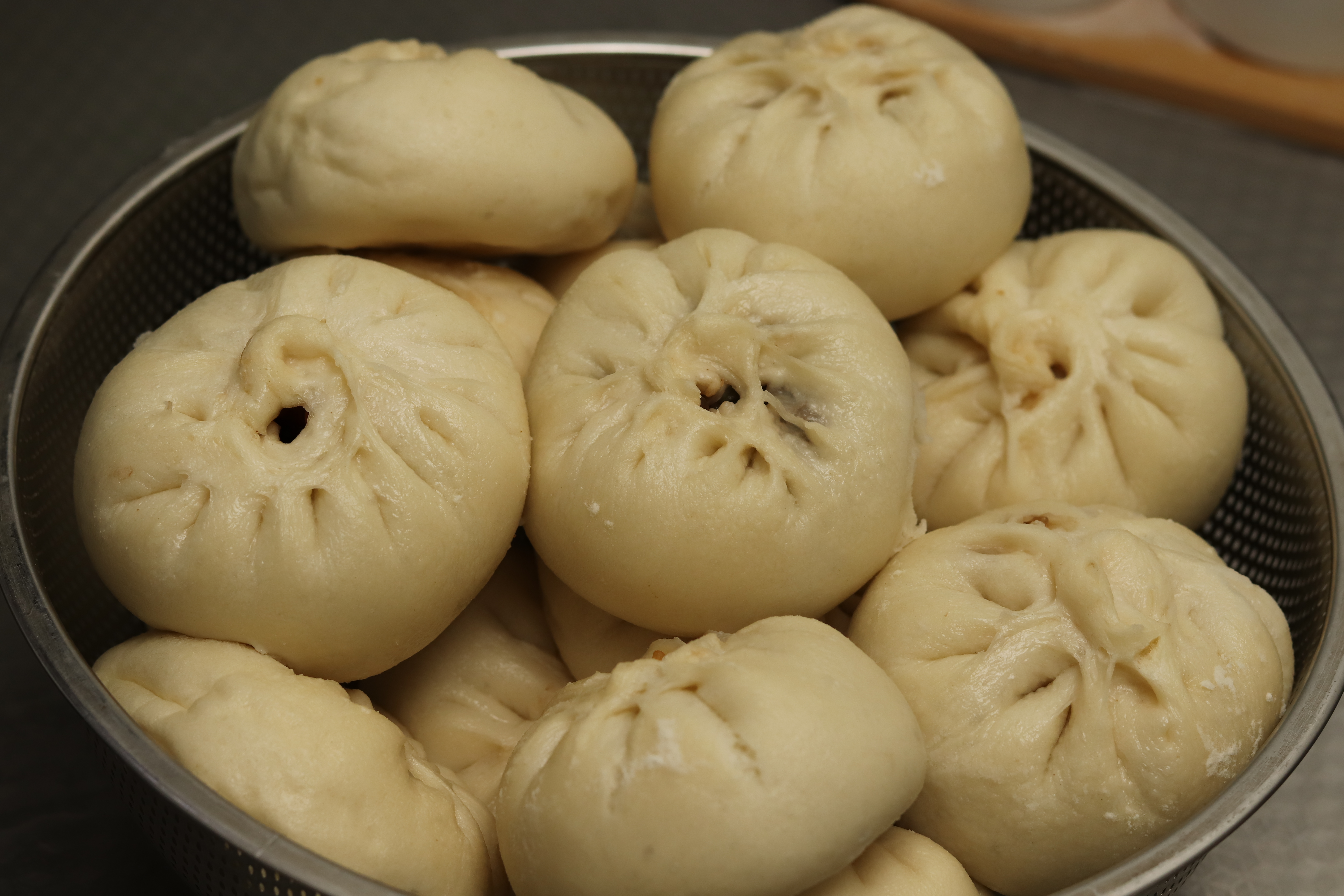 蒸包子切记不要早发面,蒸包子要怎么才不会粘笼布