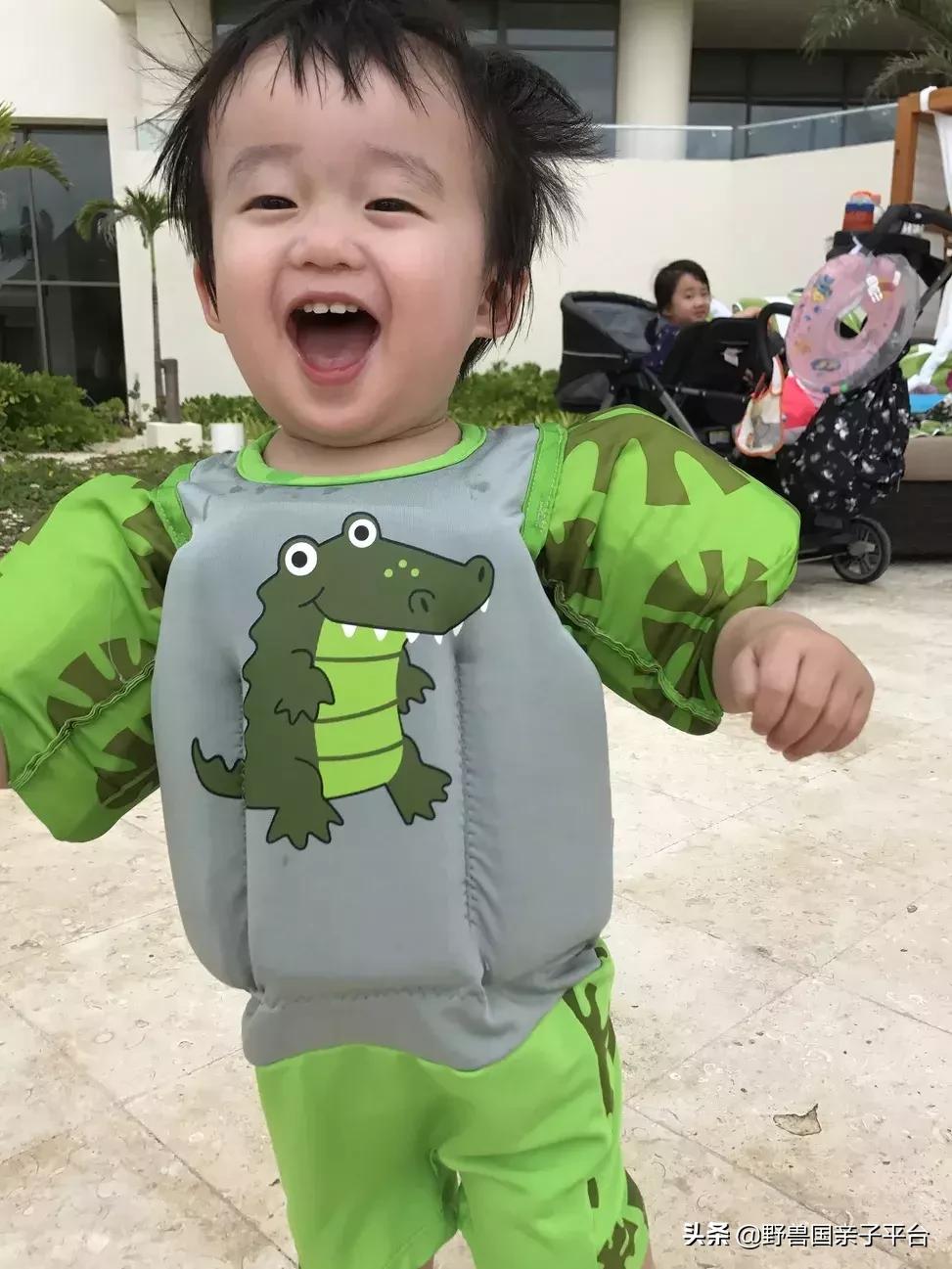 儿童玩水玩沙的正确方法,带小孩去沙滩游泳小技巧