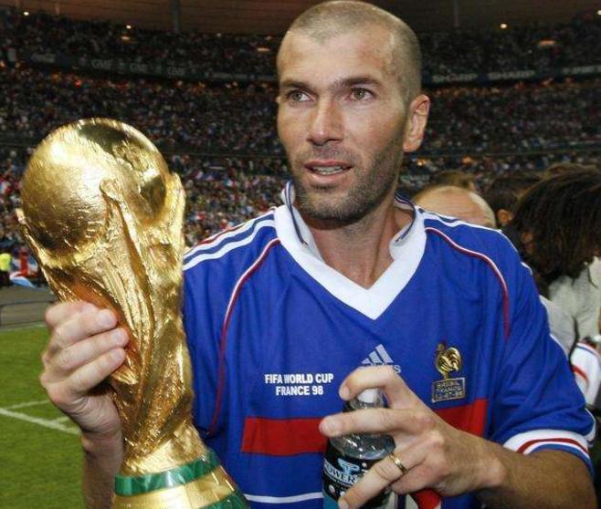 世界球星标志性过人技巧,罗纳尔多最牛逼的进球