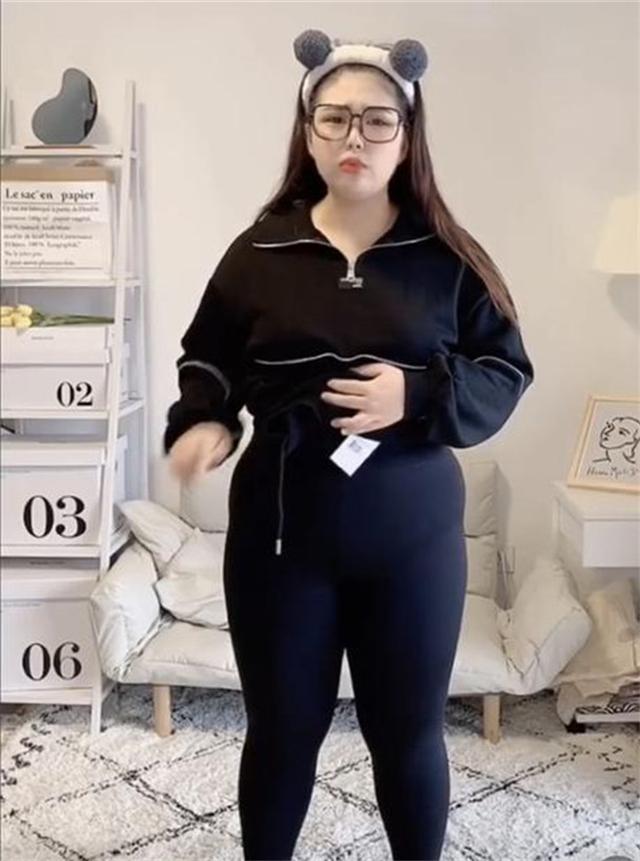 最适合配鲨鱼裤的过膝袜子,搭配鲨鱼裤洋气长筒袜