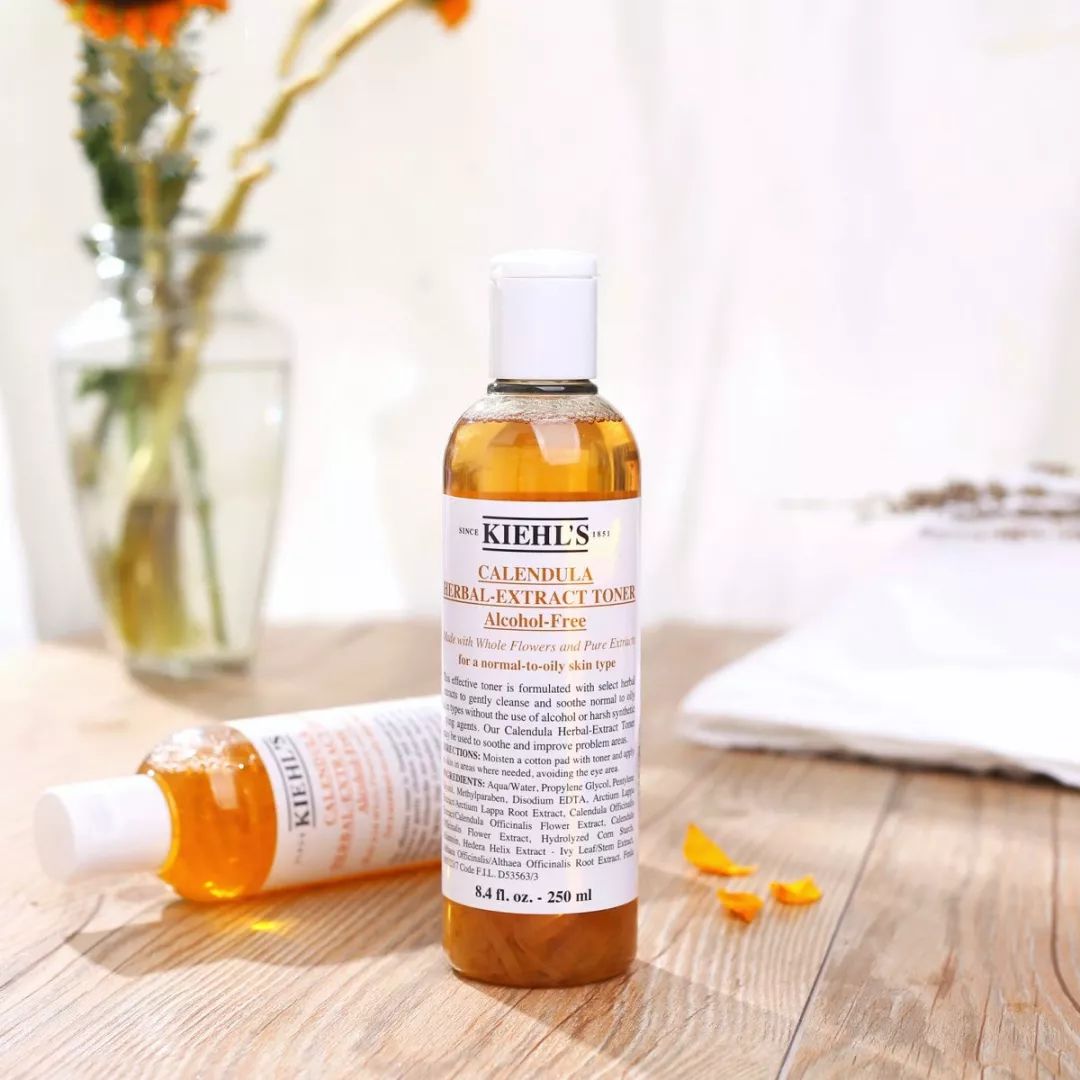 干性皮肤更缺水还是更缺油,干性皮肤特别容易起皮