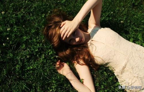 当女人有这些举动说明已经爱上你,女人用这3种方式对待你