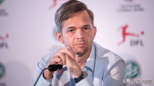 只越位了一只鞋被VAR吹掉进球冤不冤？官方：没毛病