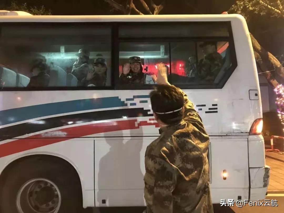 致敬最可爱的人:除夕夜,伊尔76满载解放军驰援武汉