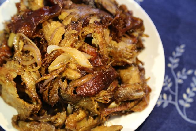 吃完烤鸭的鸭架子怎么办,北京烤鸭的鸭架怎样处理好吃