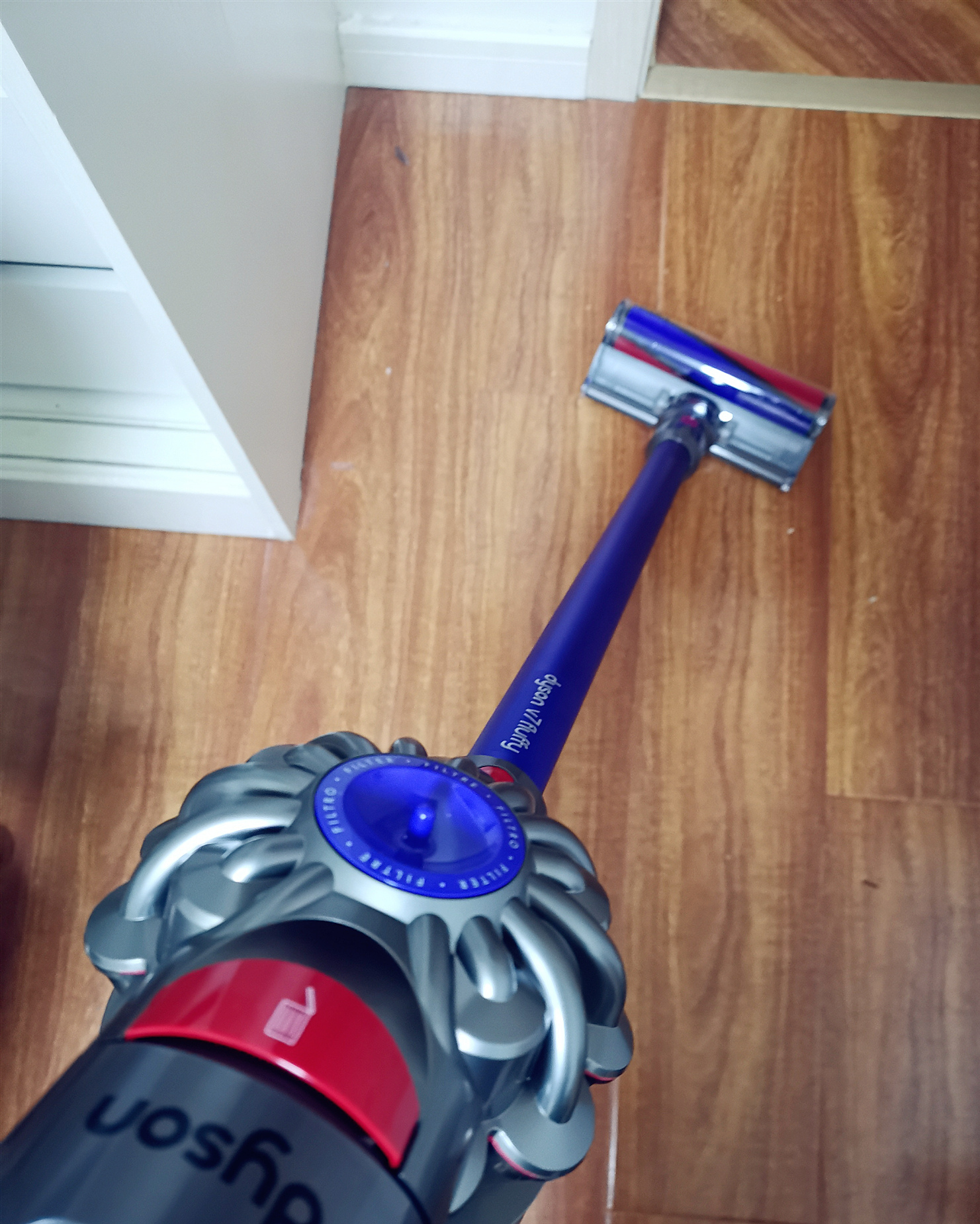 戴森dyson除螨仪手持吸尘器v7,dyson戴森v7吸尘器如何