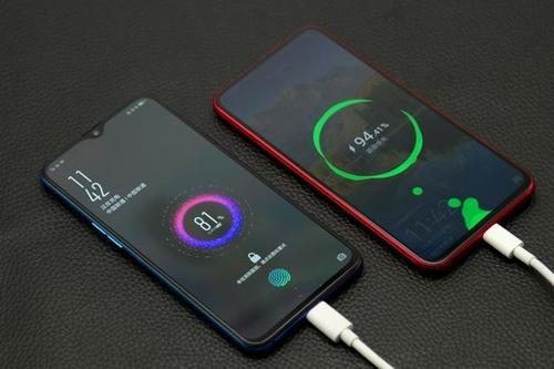 你还在用充电宝吗？充电宝存在感降低，可能会成为下一个万能充！