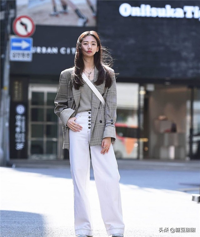 韩国女人穿衣街拍,韩国街拍秋季女生穿搭潮