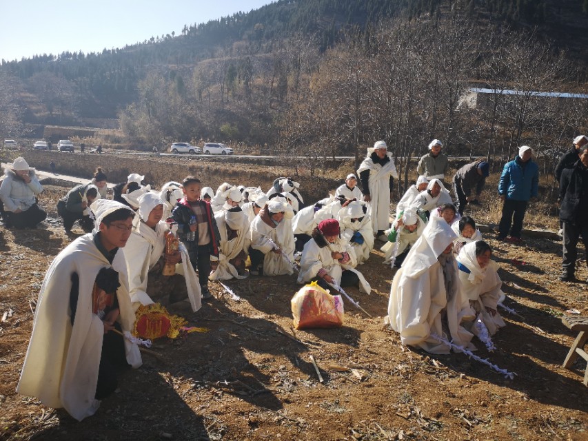 农村不火葬实行土葬是真的吗,山区可以土葬吗