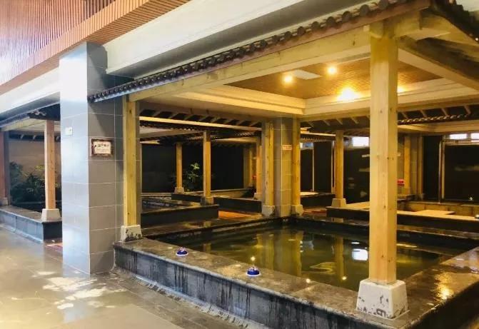 丹东玩冰雪地方,丹东北黄海温泉小镇攻略