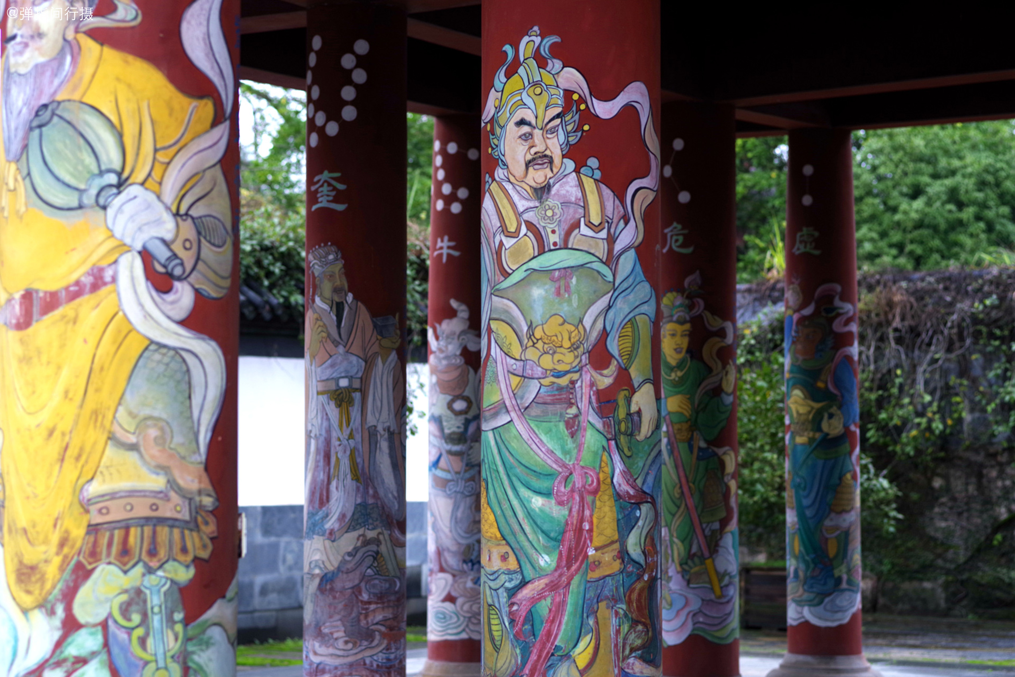 中国道教发源地江西鹰潭，藏有一座千年道观，被誉为“神仙居所”