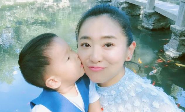 月亮姐姐王昊是讲哪个故事成名的,月亮姐姐王昊和方琼对比照片