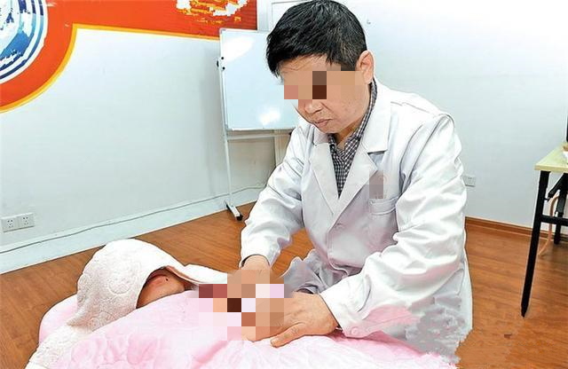 宝妈产后没奶水,情急之下找来“男催乳师”,体验后有点糟心