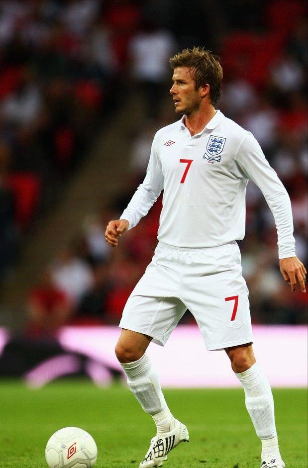 贝克汉姆在足球圈到底是什么水平,贝克汉姆算是顶级中场么