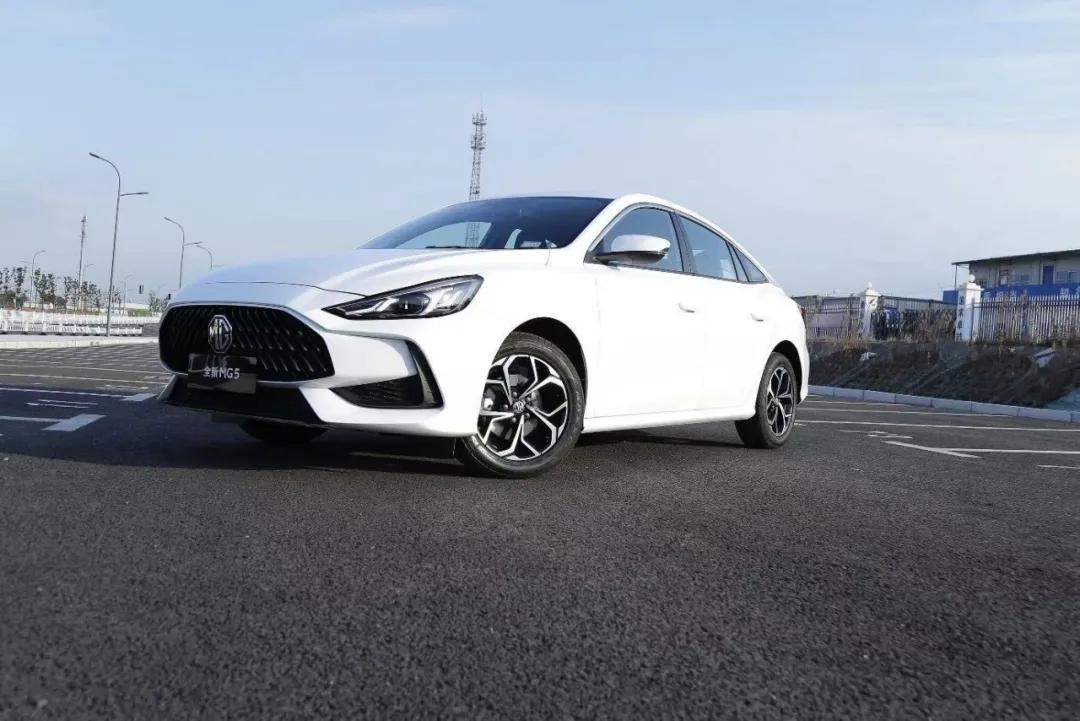 mg5旗舰版试驾,特价mg5手动