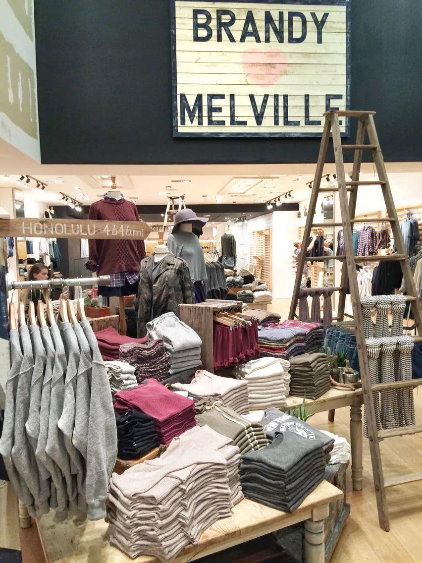 今年最时尚穿衣颜色,当下流行的男士穿衣风格