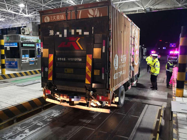 倒卖液化石油气,利用正规危险品车辆倒卖液化气