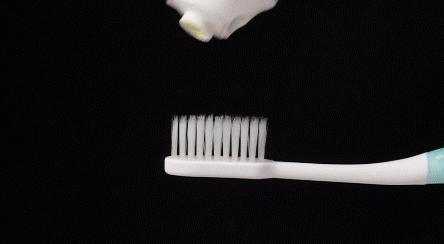 牙黄口臭一招搞定,美白牙齿最有效的方法洗牙