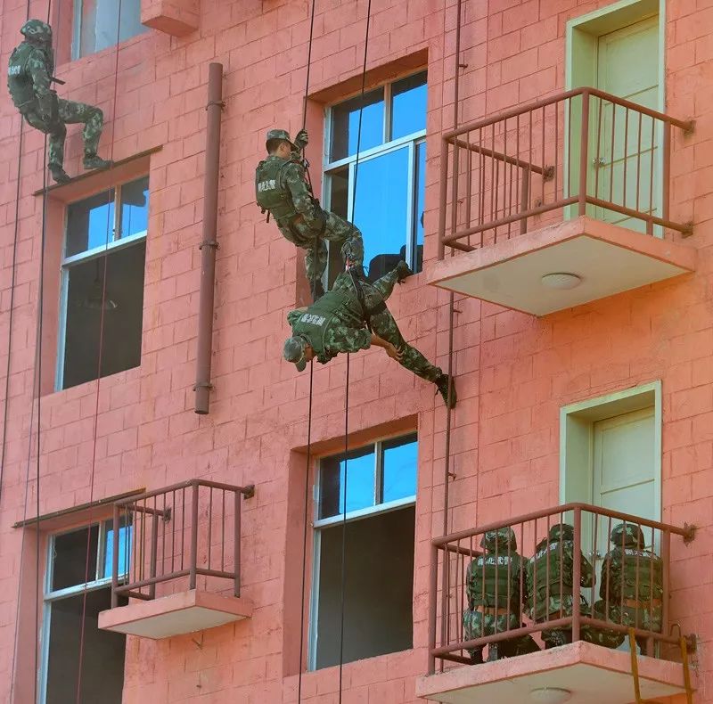 警武帅气震撼视频,中国最美警察视频